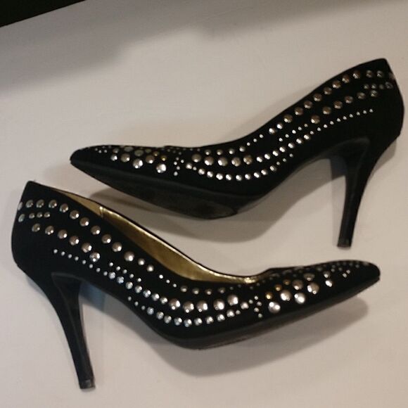 👍 Pretty Studded Black Suede Heels.   A7 - Picture 1 of 7